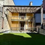 A L'ombre De La Tour 아파트 *