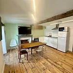 아파트 A L'ombre De La Tour 루르드