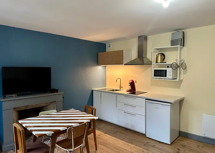 A L'ombre De La Tour 公寓