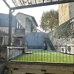 A L'ombre De La Tour
