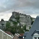 A L'ombre De La Tour Лурд