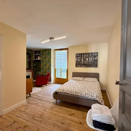 A L'ombre De La Tour