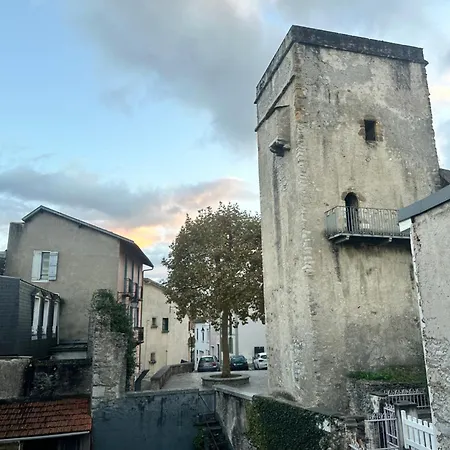 A L'ombre De La Tour Апартаменты