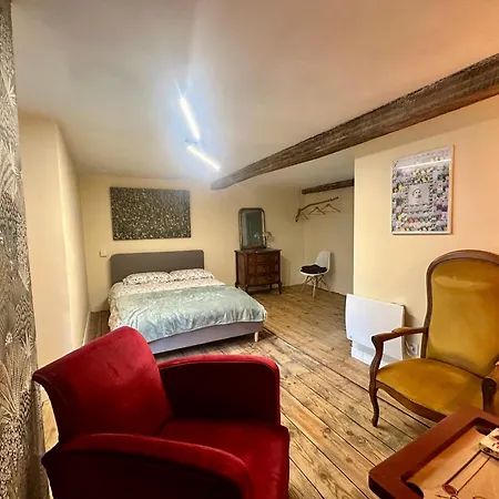 A L'ombre De La Tour アパート *