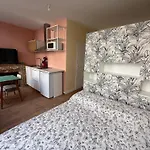 A L'ombre De La Tour