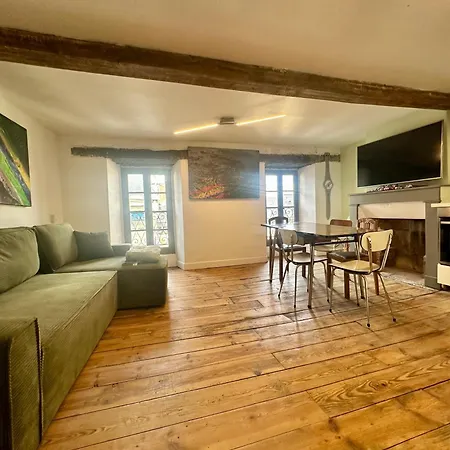 A L'ombre De La Tour Daire Lourdes