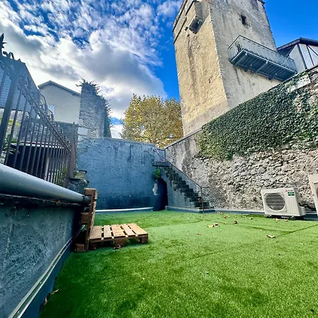 Daire A L'ombre De La Tour *