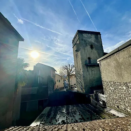 A L'ombre De La Tour Daire Lourdes