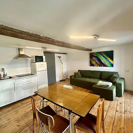 Daire A L'ombre De La Tour *