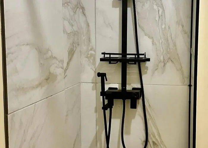 A L'ombre De La Tour * Lurdy