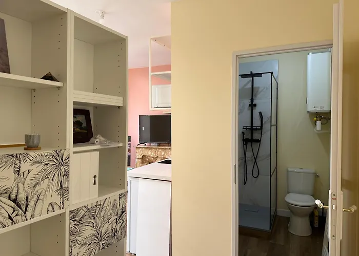 A L'ombre De La Tour Apartmán Lurdy