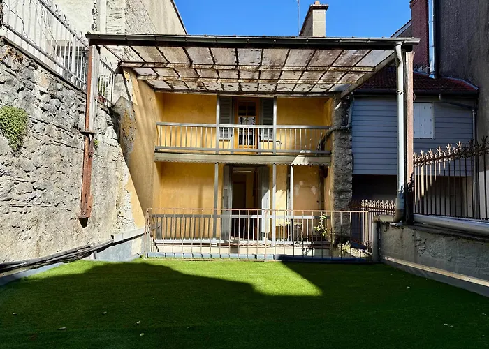 A L'ombre De La Tour Apartmán *