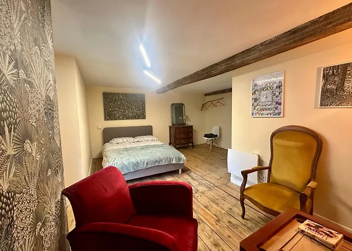 A L'ombre De La Tour Apartmán *