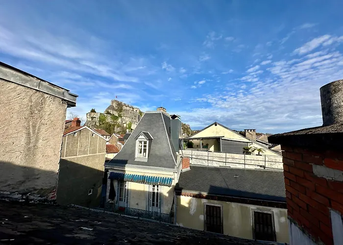 A L'ombre De La Tour Apartmán