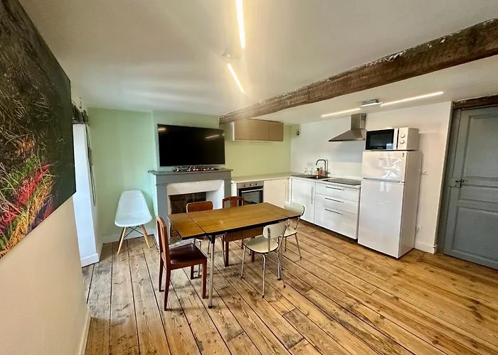 Apartmán A L'ombre De La Tour Lurdy