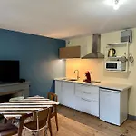 A L'ombre De La Tour Apartamento